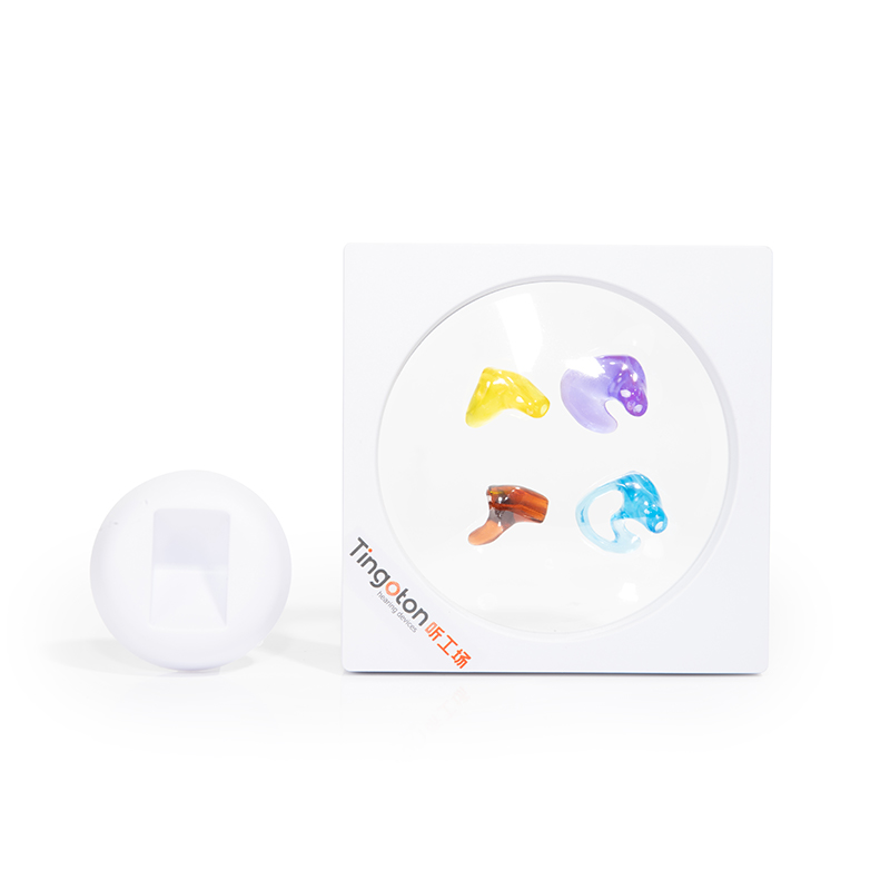 Good Quality White Square Shape Plastic PE Elastic Membrane Eco-Friendly Ear Mold Display Stand Customized Logo 11.8x11.8x2cm