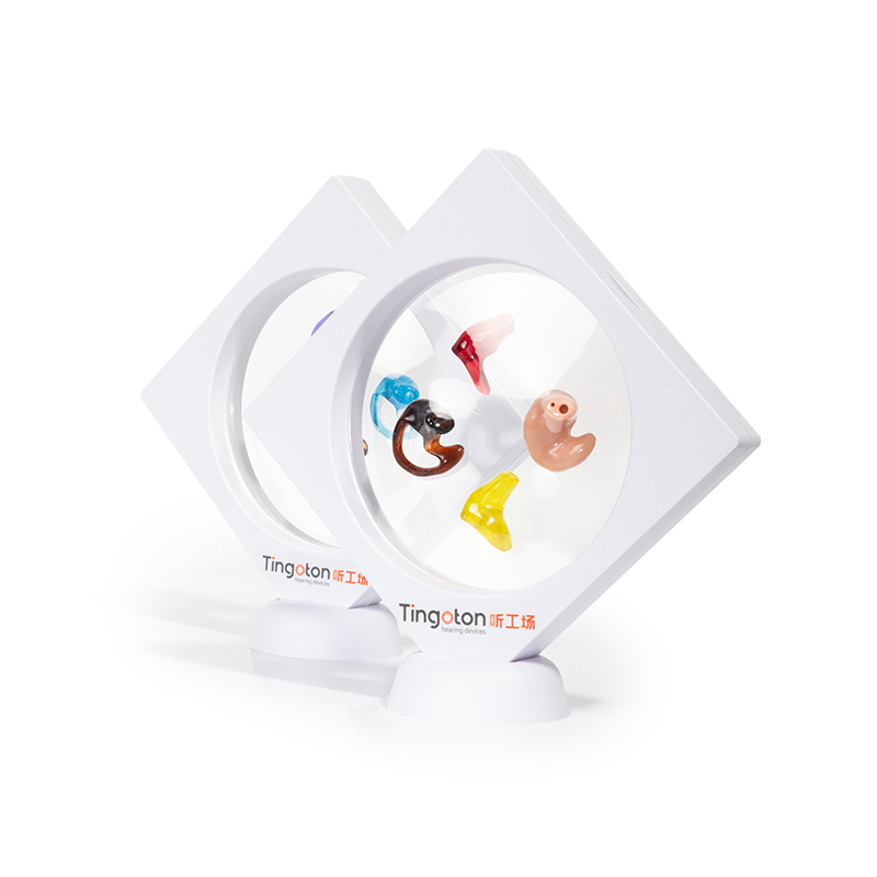 Good Quality White Square Shape Plastic PE Elastic Membrane Eco-Friendly Ear Mold Display Stand Customized Logo 11.8x11.8x2cm product detail